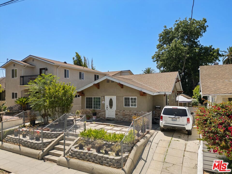 1215 Sanborn Avenue