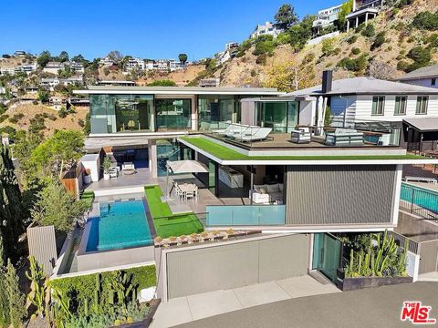 Photo of 1807 Blue Heights Dr Drive, Los Angeles, CA 90069 (MLS # 26827533)