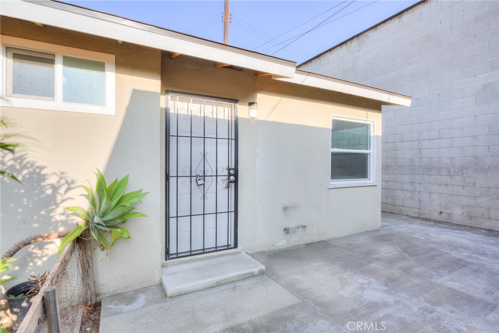 This cute, newly remodeled home is located in El Monte.
Inside, you'll find a bright and open living space with a ceiling fan. The living room flows into the kitchen and dining area. The kitchen features quartz countertops, lots of cabinets, and a gas stove.
Enjoy a spacious backyard—great for relaxing or outdoor fun.
Note: The unit does not have central air. A wall heater is included.
Laundry is off-site, but there are laundromats within a mile.
Perfect for a small family looking for comfort and convenience.
Details:
* Appliances: Gas stove/range, wall heater
* Parking: 1 carport
* Pets: Small pets allowed
* Pet deposit: $800 per pet
* Monthly pet fee: $100 per pet
* Utilities: Tenant pays all utilities except water and trash
Don’t miss out on this charming and affordable home!