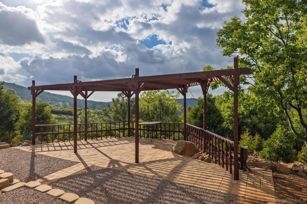 listing image 130720276291092053339
