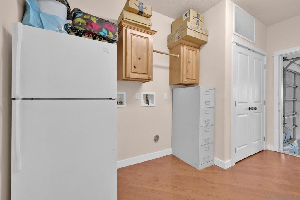 listing image 130721900307439086237