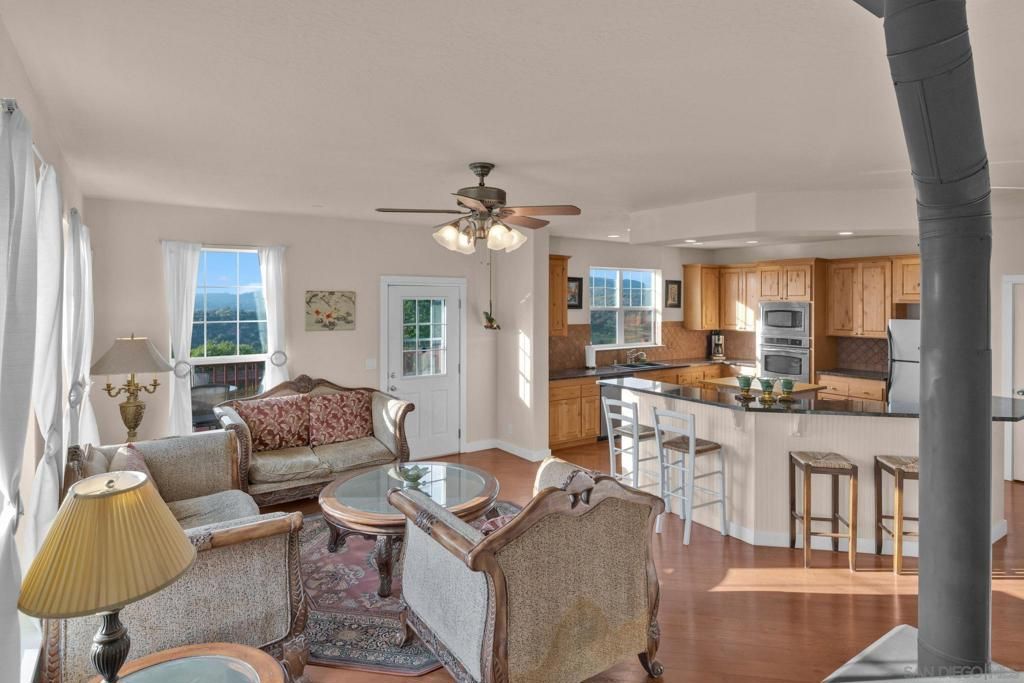 listing image 130727561709898058220
