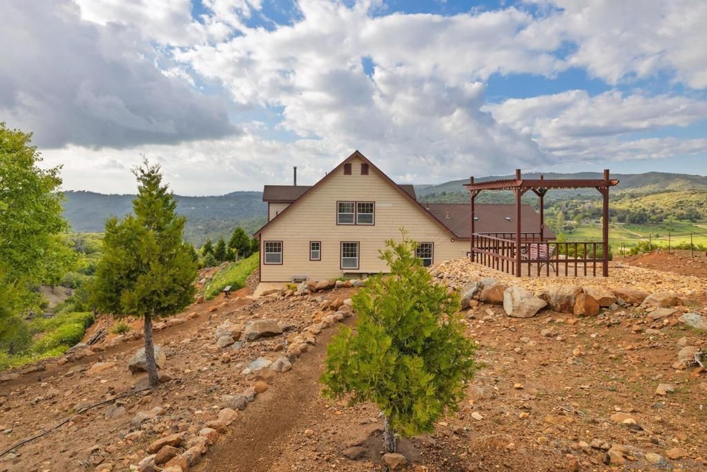 listing image 130721645645435054369