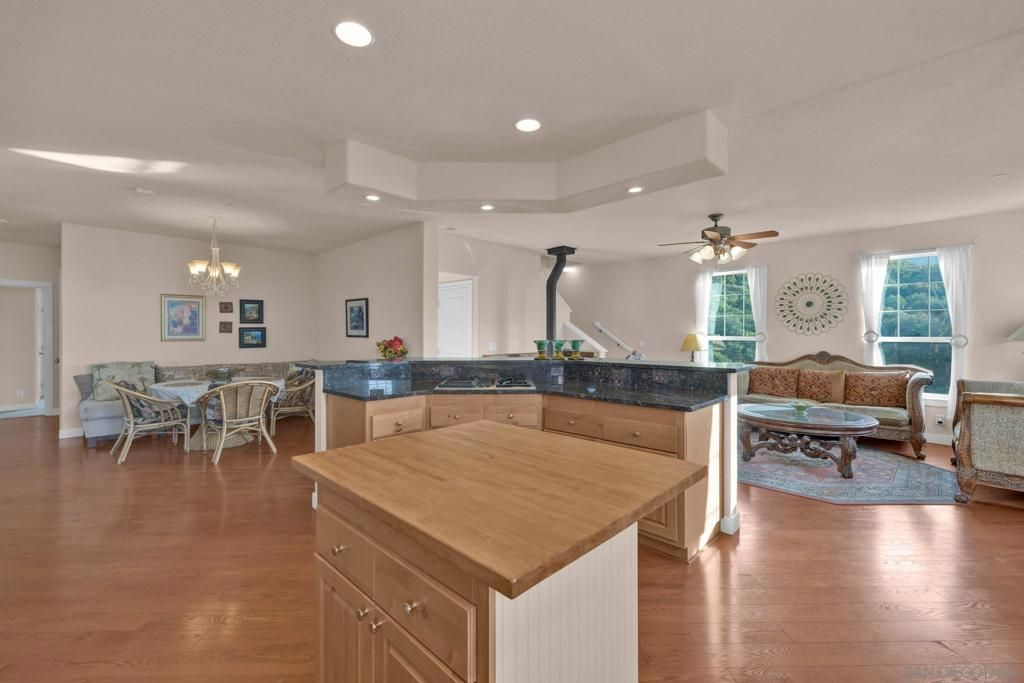 listing image 130725439121026383027