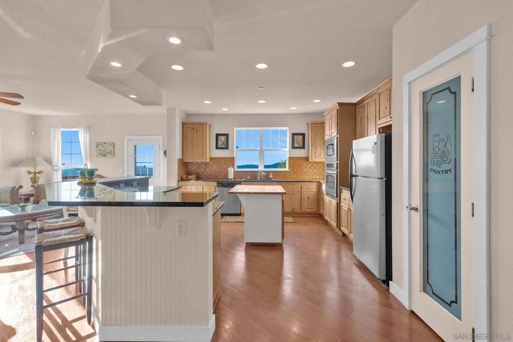 listing image 130723409563265776238