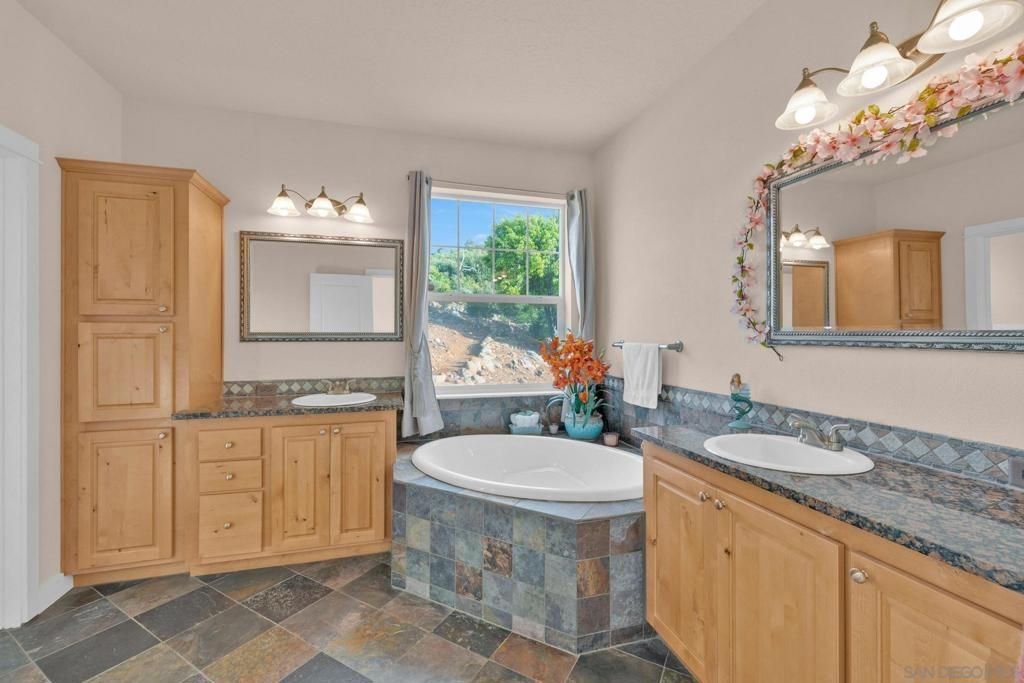listing image 130725373139125857352