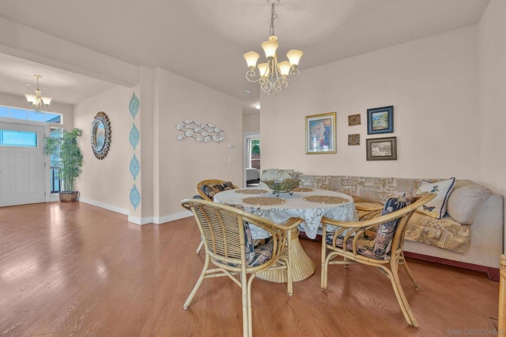listing image 130722572642674997659