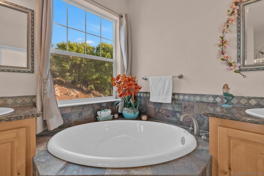 listing image 130721709388834078442