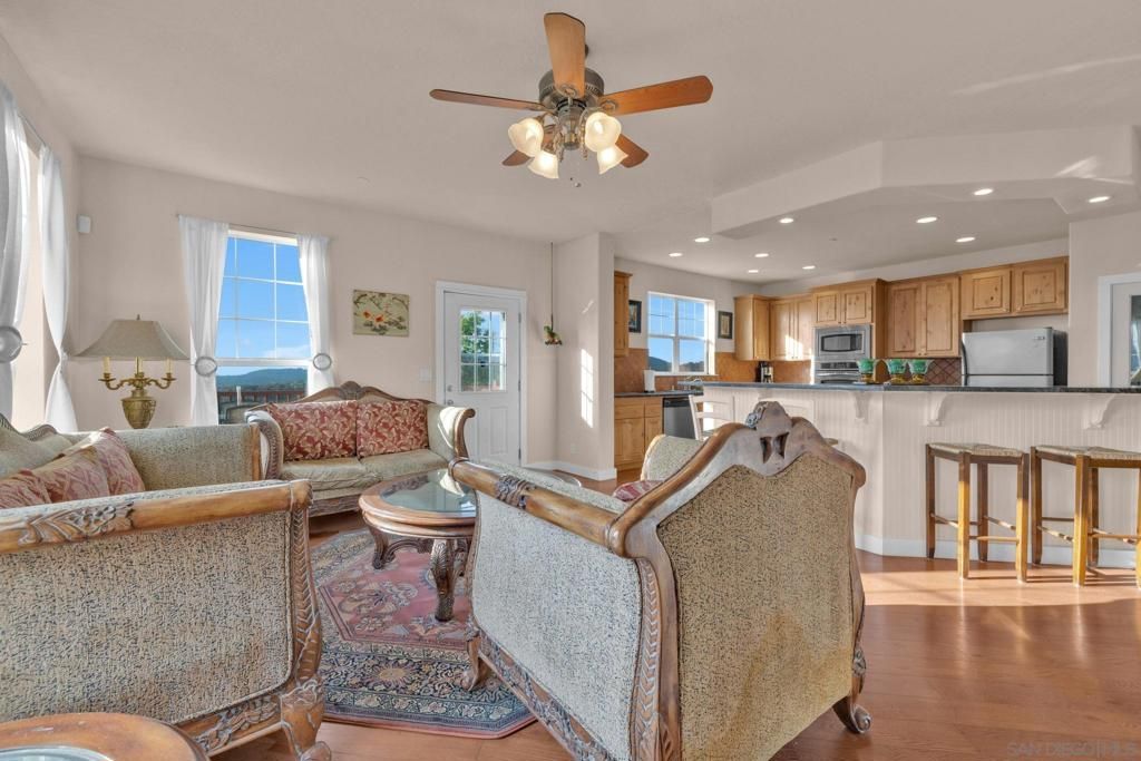 listing image 130724329842935575130