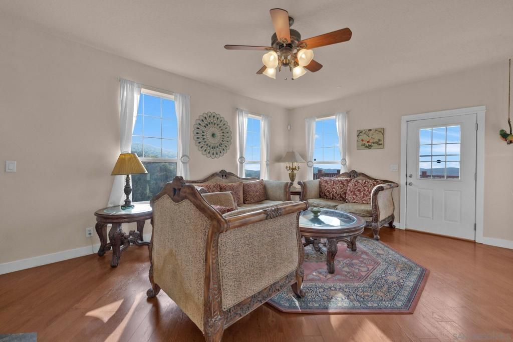 listing image 130724395522908490260
