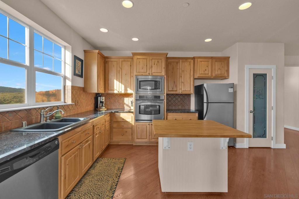 listing image 130724706348578222504