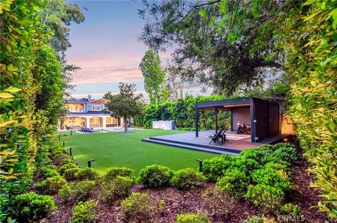 Photo of 4821 Oak Park, Encino, CA 91316 (MLS # SR25262414)