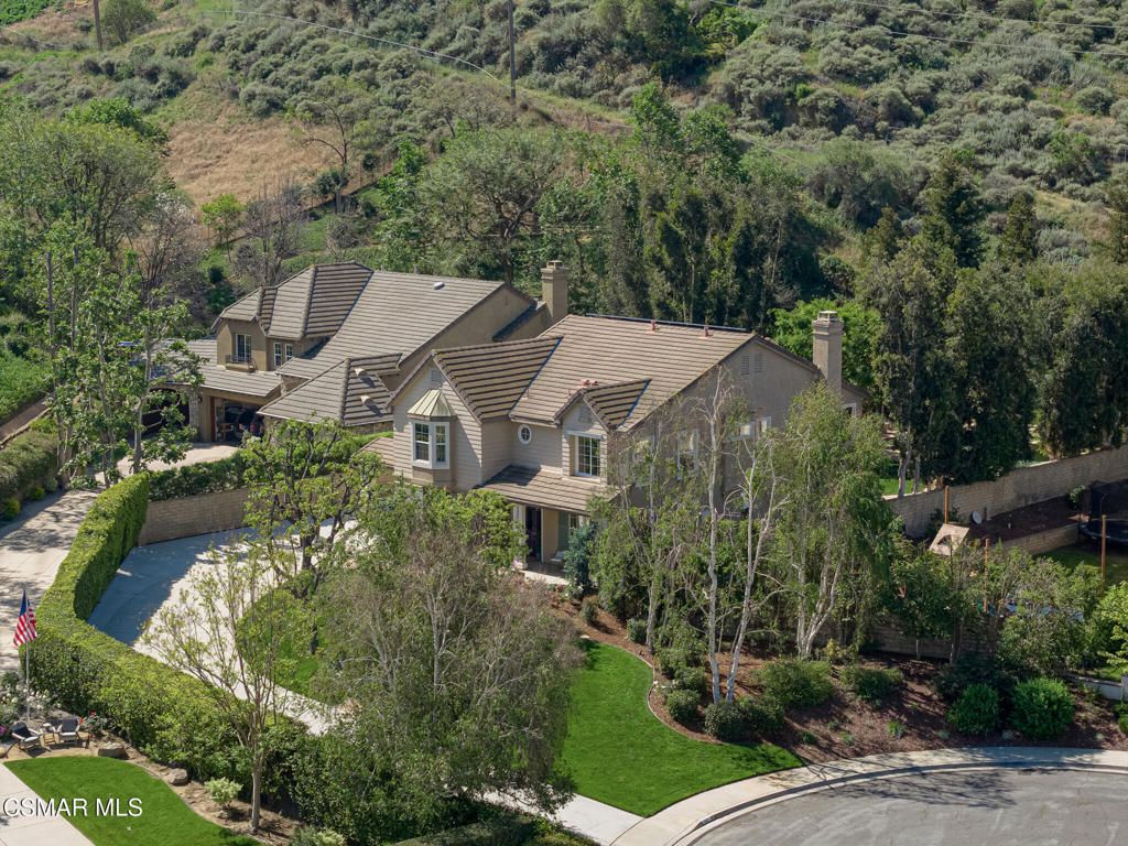 Photo of 1910 Max Court, Simi Valley, CA 93065 (MLS # 226001620)