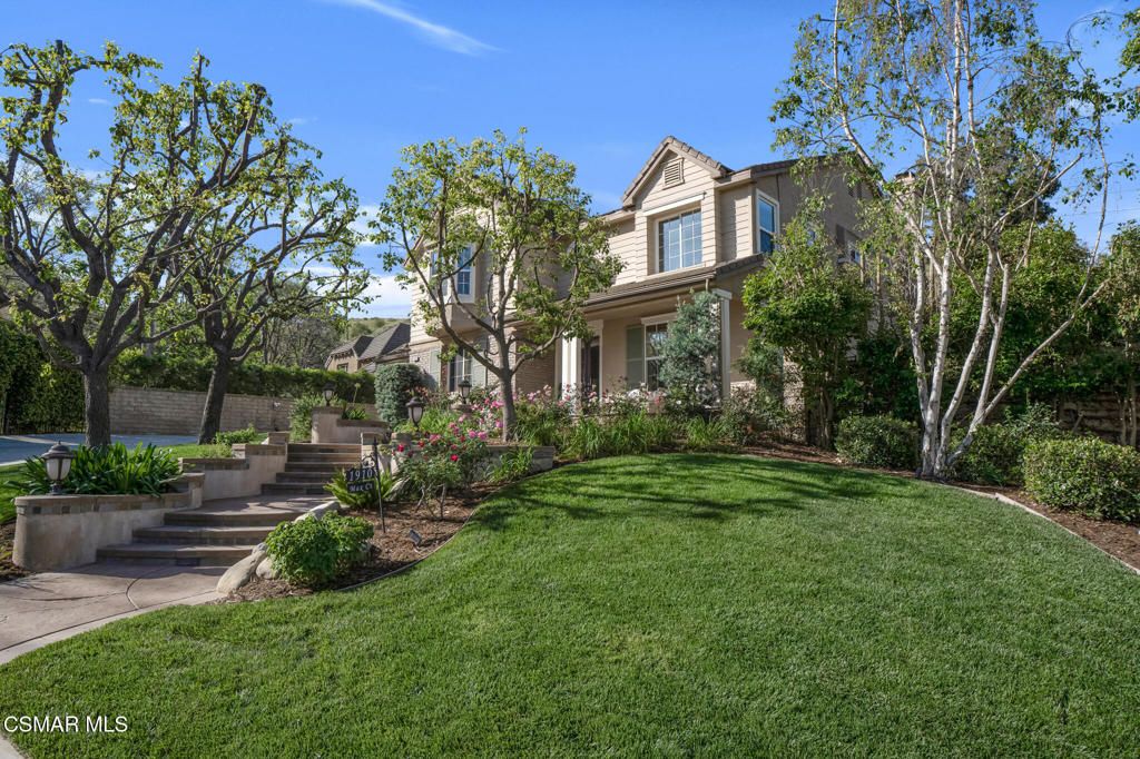 Photo of 1910 Max Court, Simi Valley, CA 93065 (MLS # 226001620)