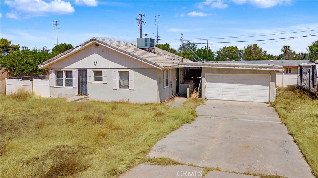 1047 E Lingard Street