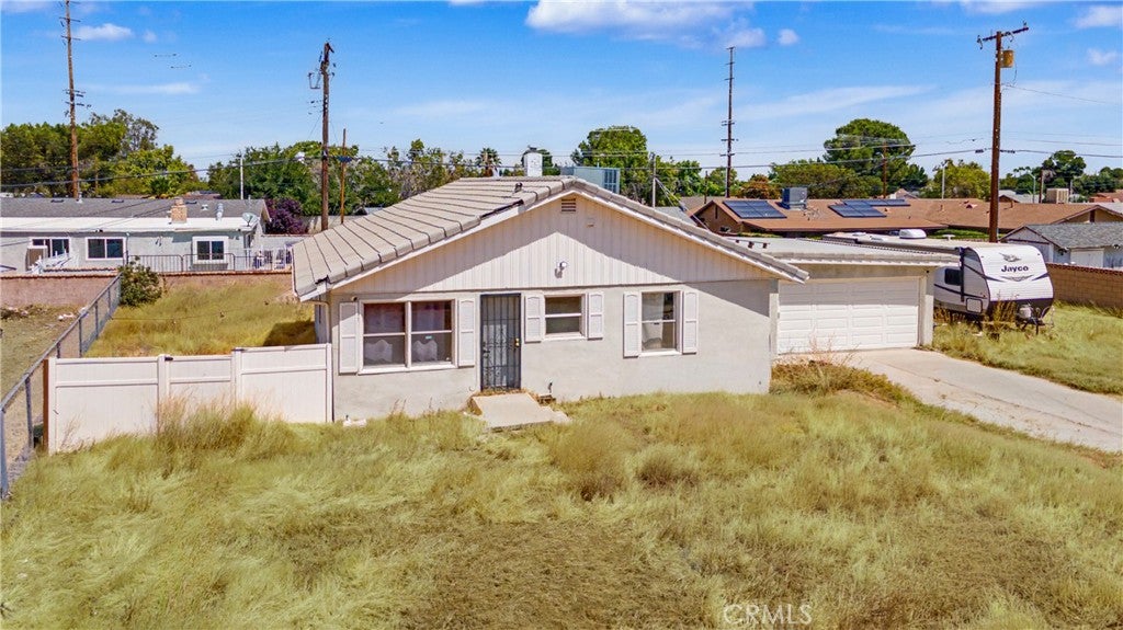 1047 E Lingard Street