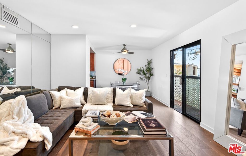 Photo of 848 Lincoln Boulevard #N, Santa Monica, CA 90403 (MLS # 26666609)
