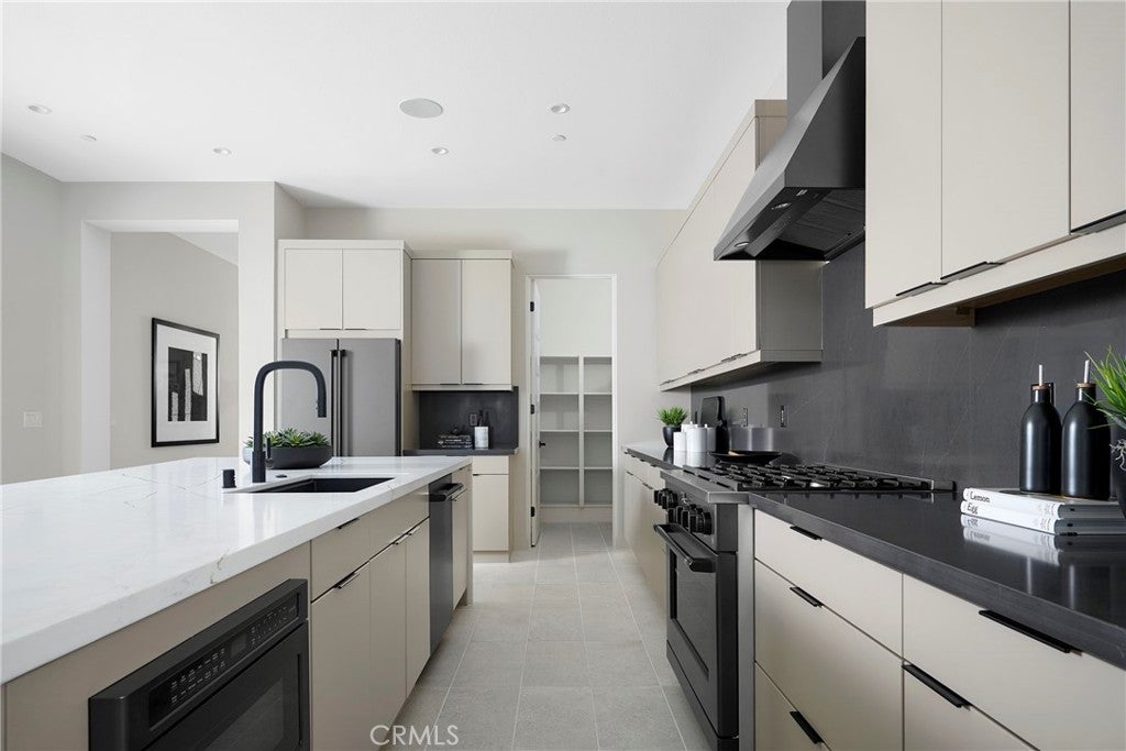4531 Thunderbird Way