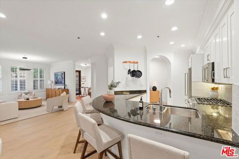 Photo of 850 N Croft Avenue #104, Los Angeles, CA 90069 (MLS # 26823523)