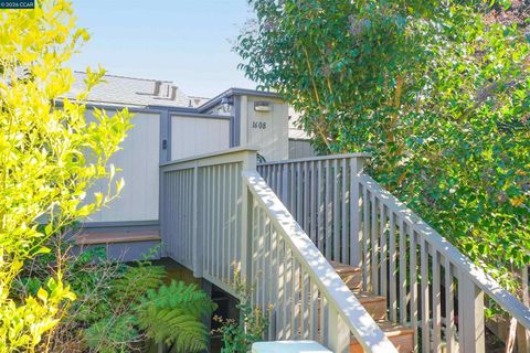 Photo of 1608 Ashwood Drive Dr, Martinez, CA 94553 (MLS # 41126134)