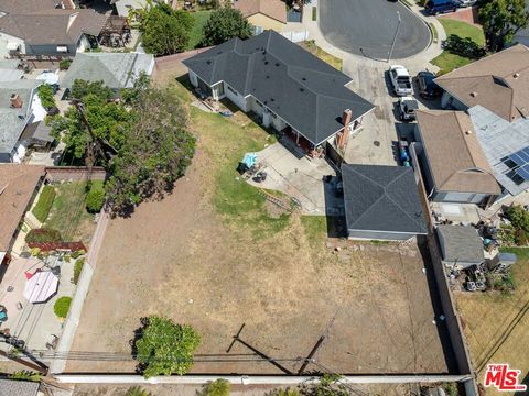 Photo of 1953 Vuelta Grande Avenue, Long Beach, CA 90815 (MLS # 26836431)