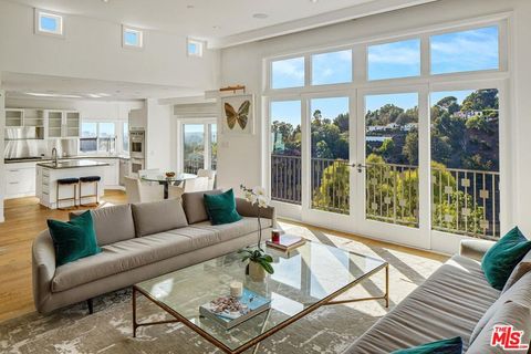 Photo of 1433 Summitridge Drive, Beverly Hills, CA 90210 (MLS # 26839263)