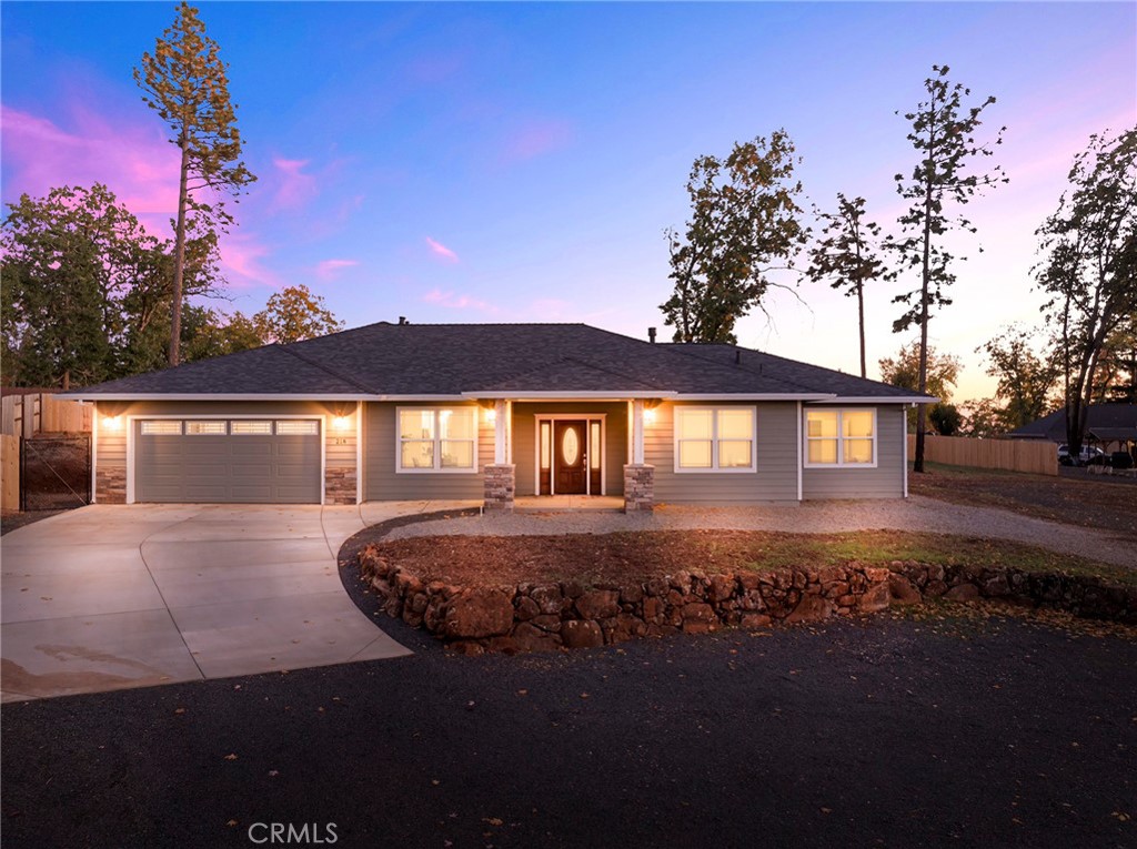 Spacious 3-Bedroom + Den in Prime Cul-de-Sac Location with Exceptional Amenities!
You’ll be amazed by everything this stunning home has to offer! Located at the end of a peaceful cul-de-sac, this spacious and well-appointed residence features 3 bedrooms plus a den or office, and a formal dining room—providing ample space for work, relaxation, and entertaining.
The open-concept floor plan centers around a spacious kitchen with quartz countertops, a large island with sink and eating space for several, a pantry, and abundant cabinet storage—perfect for any home chef. The adjoining living area includes a stacked stone gas fireplace, adding warmth and charm.
The primary suite is a luxurious retreat with a generous walk-in closet, double vanities, a soaking tub, separate shower, and private water closet. Every bedroom in the home features its own walk-in closet and en-suite or adjoining bath, offering privacy and comfort for all.
Additional highlights include:
• Den/office ideal for remote work or a guest space
• Extra-deep garage with space for a workbench or storage
• Covered back patio for outdoor living
• Large lot with room for a future pool, shop, or RV parking
Enjoy outdoor recreation just minutes away—including kayaking, fishing, water skiing, hiking, trails, and more—plus convenient access to local shopping and amenities.
This home truly offers the best of comfort, functionality, and location—don’t miss your chance to make it yours!