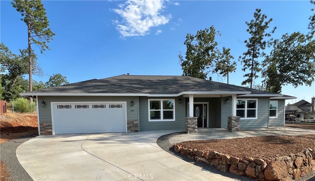 Spacious 3-Bedroom + Den in Prime Cul-de-Sac Location with Exceptional Amenities!
You’ll be amazed by everything this stunning home has to offer! Located at the end of a peaceful cul-de-sac, this spacious and well-appointed residence features 3 bedrooms plus a den or office, and a formal dining room—providing ample space for work, relaxation, and entertaining.
The open-concept floor plan centers around a spacious kitchen with quartz countertops, a large island with sink and eating space for several, a pantry, and abundant cabinet storage—perfect for any home chef. The adjoining living area includes a stacked stone gas fireplace, adding warmth and charm.
The primary suite is a luxurious retreat with a generous walk-in closet, double vanities, a soaking tub, separate shower, and private water closet. Every bedroom in the home features its own walk-in closet and en-suite or adjoining bath, offering privacy and comfort for all.
Additional highlights include:
• Den/office ideal for remote work or a guest space
• Extra-deep garage with space for a workbench or storage
• Covered back patio for outdoor living
• Large lot with room for a future pool, shop, or RV parking
Enjoy outdoor recreation just minutes away—including kayaking, fishing, water skiing, hiking, trails, and more—plus convenient access to local shopping and amenities.
This home truly offers the best of comfort, functionality, and location—don’t miss your chance to make it yours!