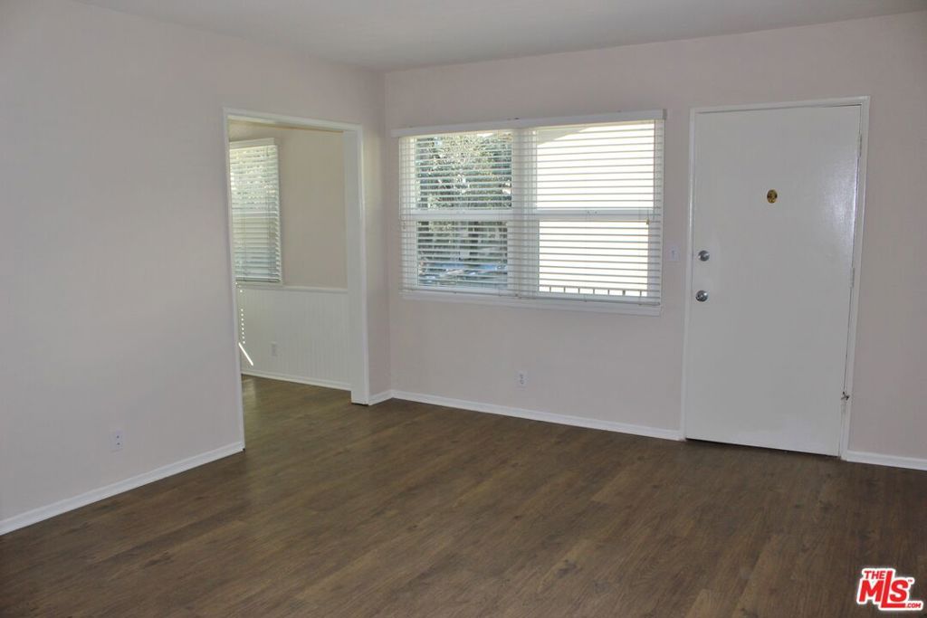 listing image 130726411903389691113