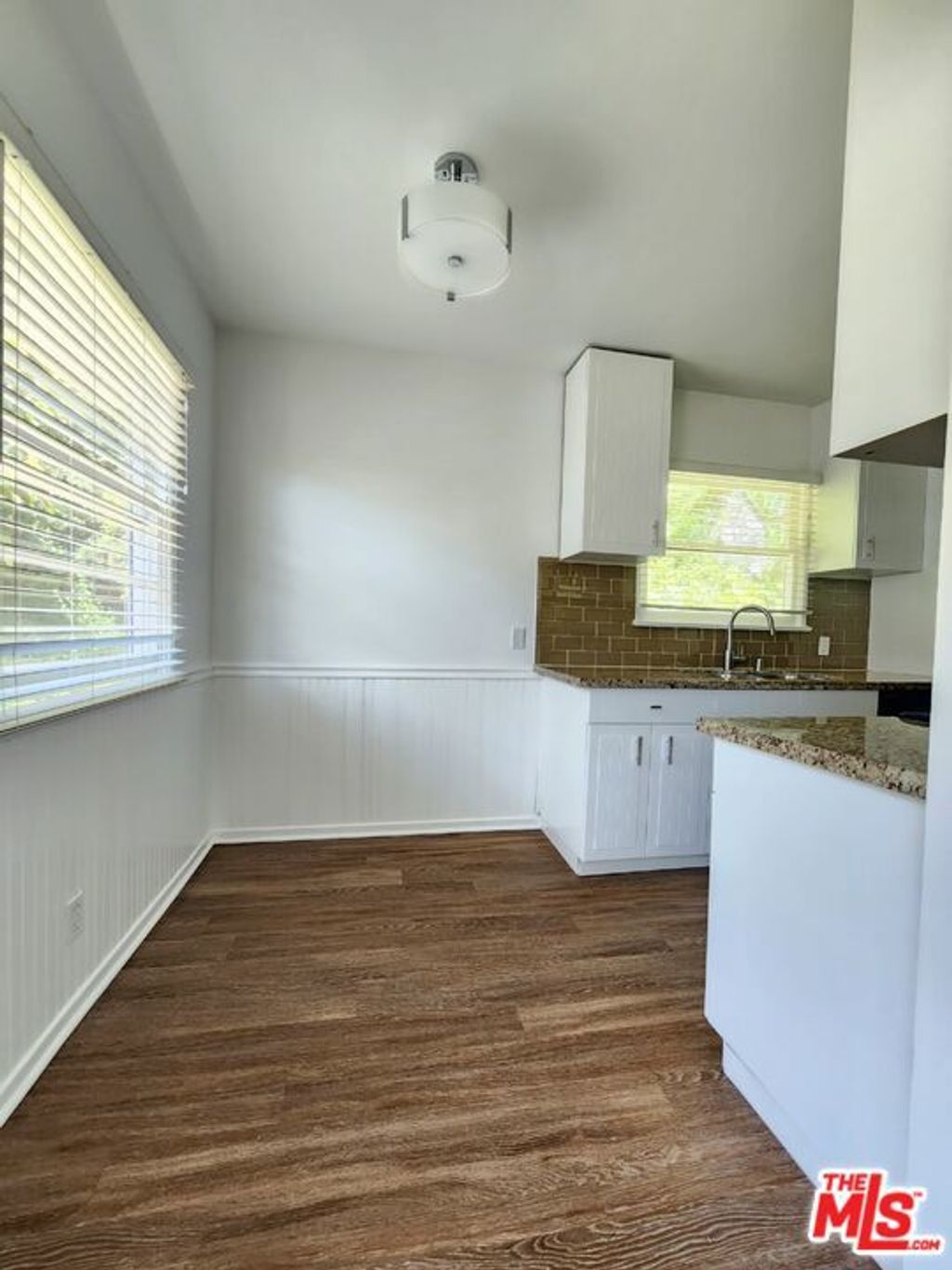 listing image 130725244183066166757