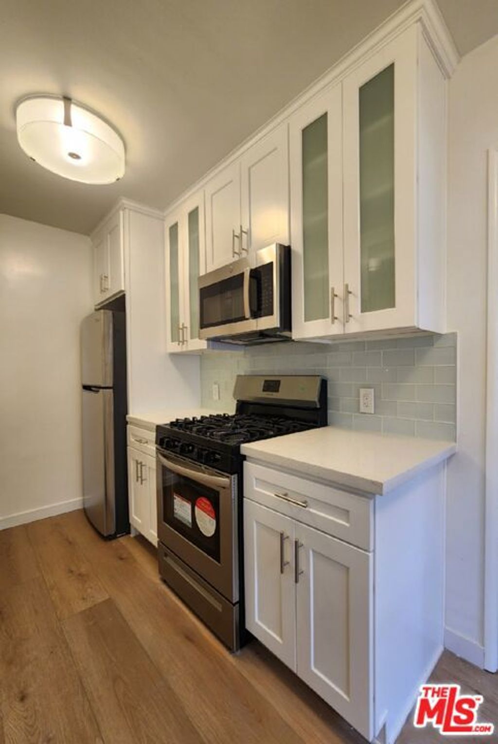 listing image 130725684331838089356
