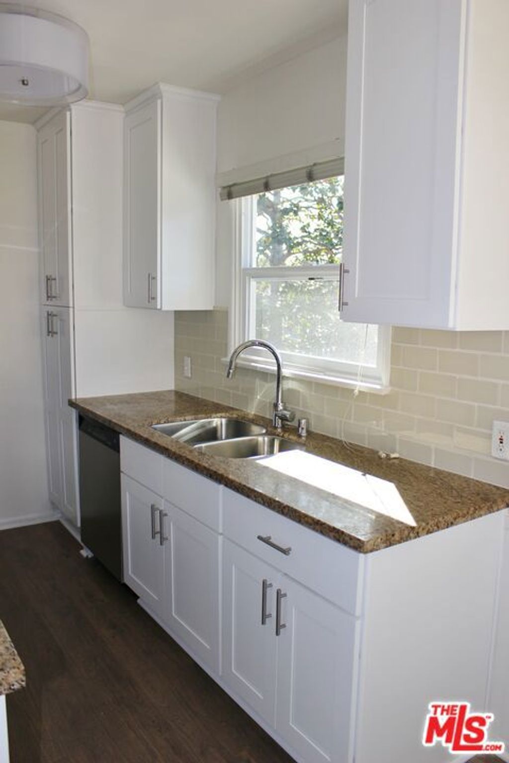 listing image 130722393363173239731