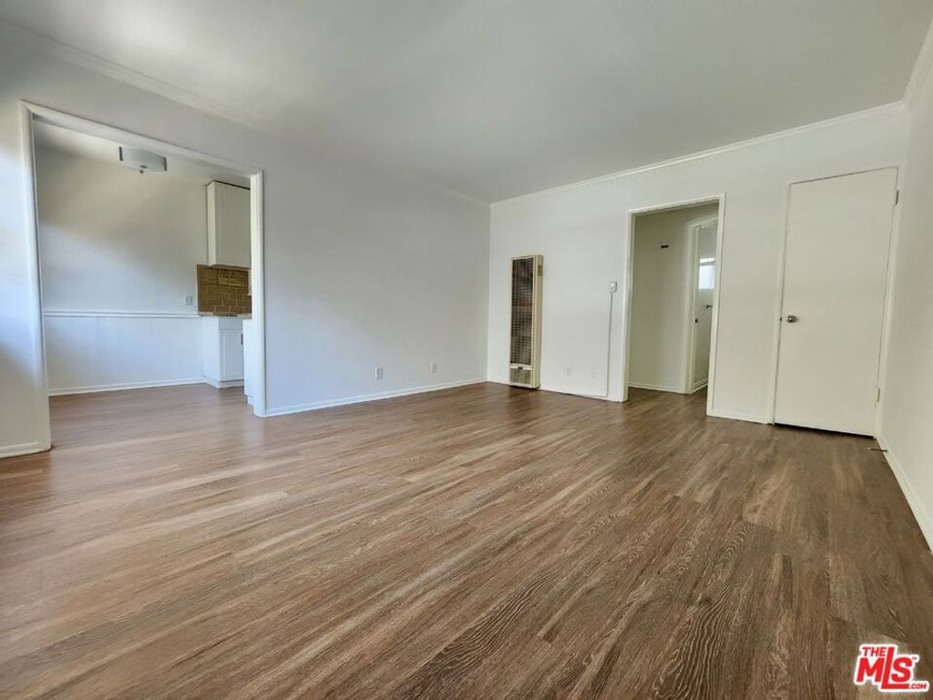 listing image 130724335113174080219