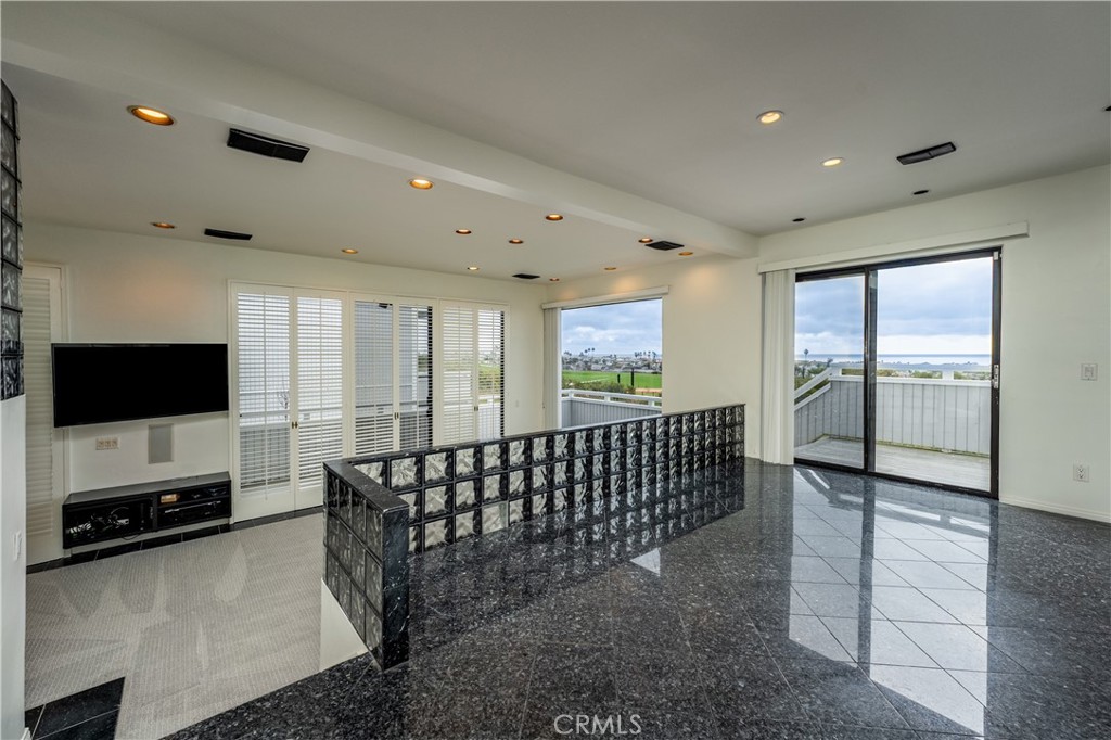 Newport Crest (NEWC) - Residential Lease