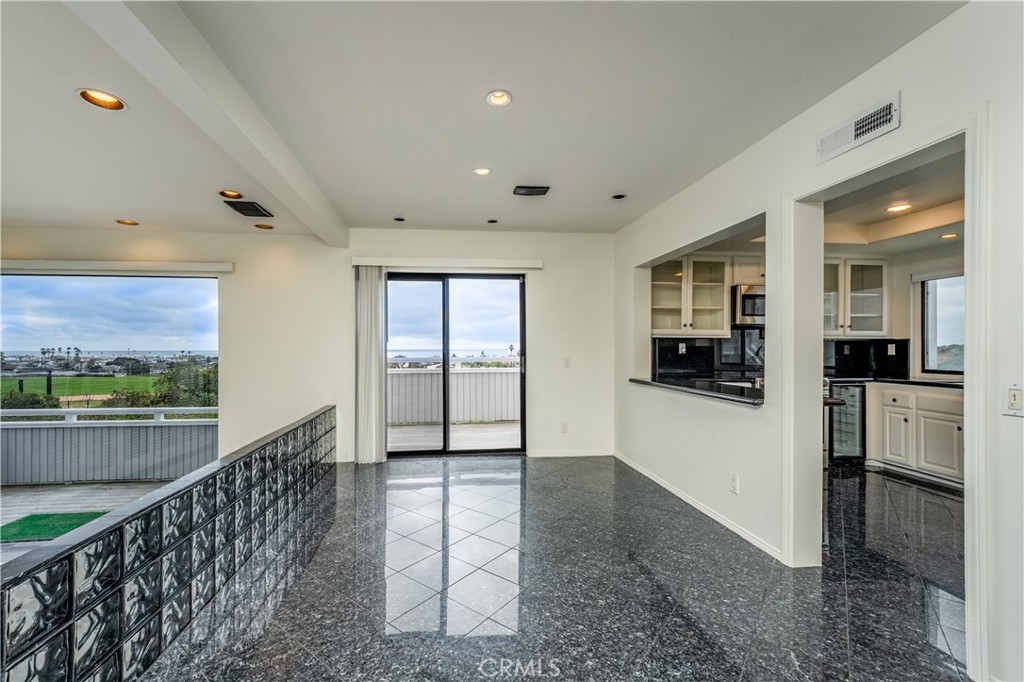 Newport Crest (NEWC) - Residential Lease