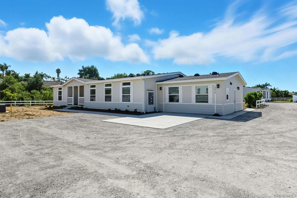Photo of 2080 82 Curtis, Vista, CA 92084 (MLS # 250039200SD)