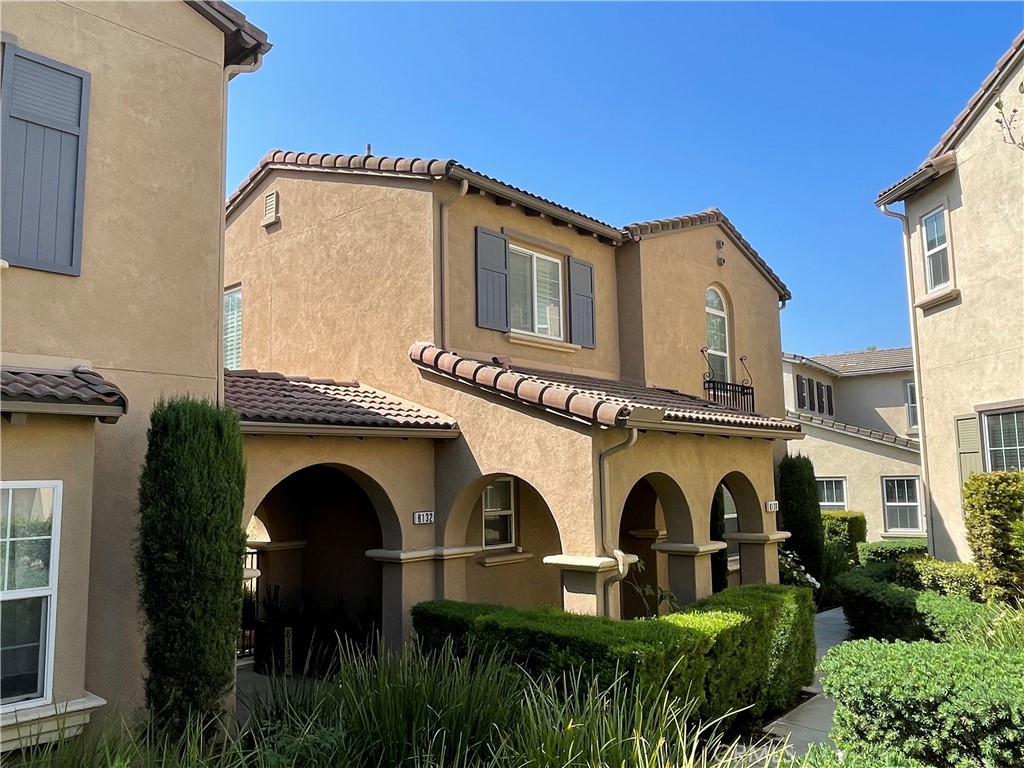 3 bedroom 2.5 bathroom townhouse in Chino Preserve closed to the Park House. Walking distance to the pool, spa, tennis court, GYM, library, Baseball field and neighborhood parks. K-8 and Chino Hills High.
