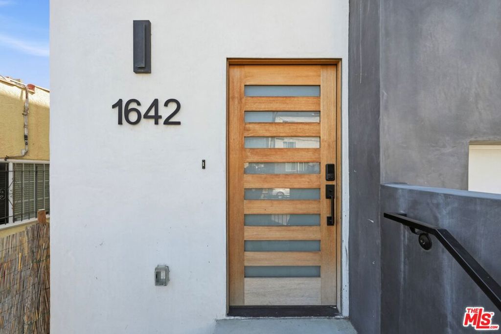 1642 S Rimpau Boulevard