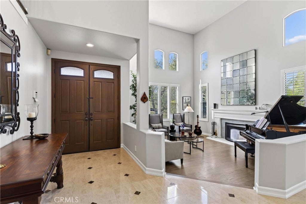 24255 Hillhurst