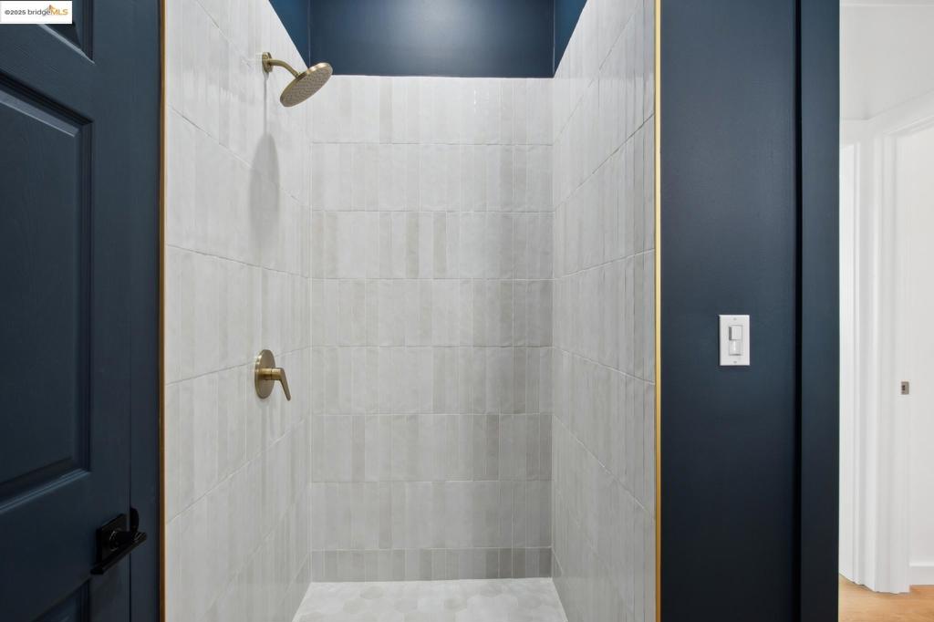 LOWER ELMWOOD - Residential