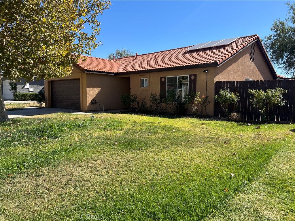 Photo of 4034 E Avenue R6, Palmdale, CA 93552 (MLS # SR25242376)