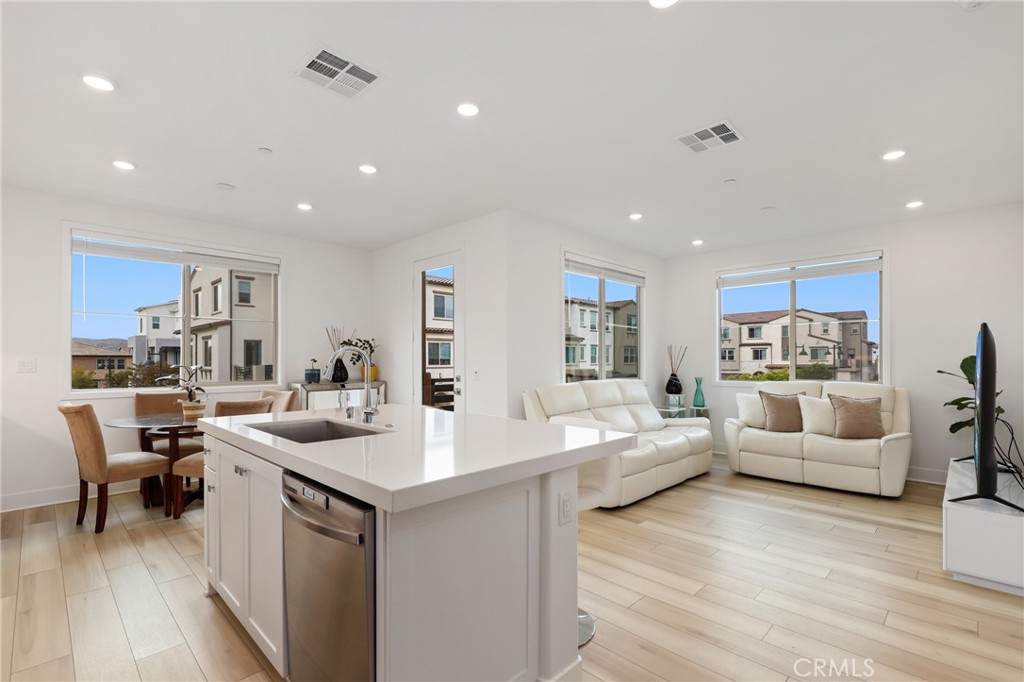 Mariposa - Residential