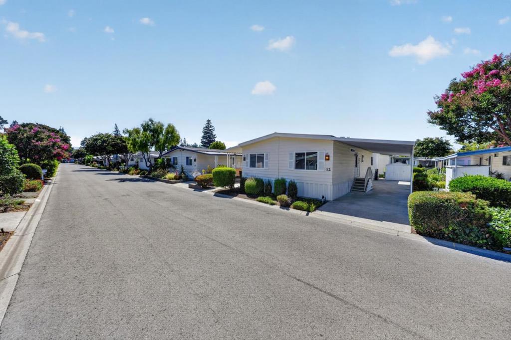 12 Quail Hollow Drive 12
