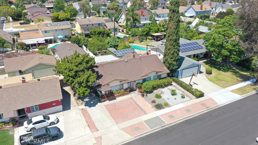 1641 W Buena Vista