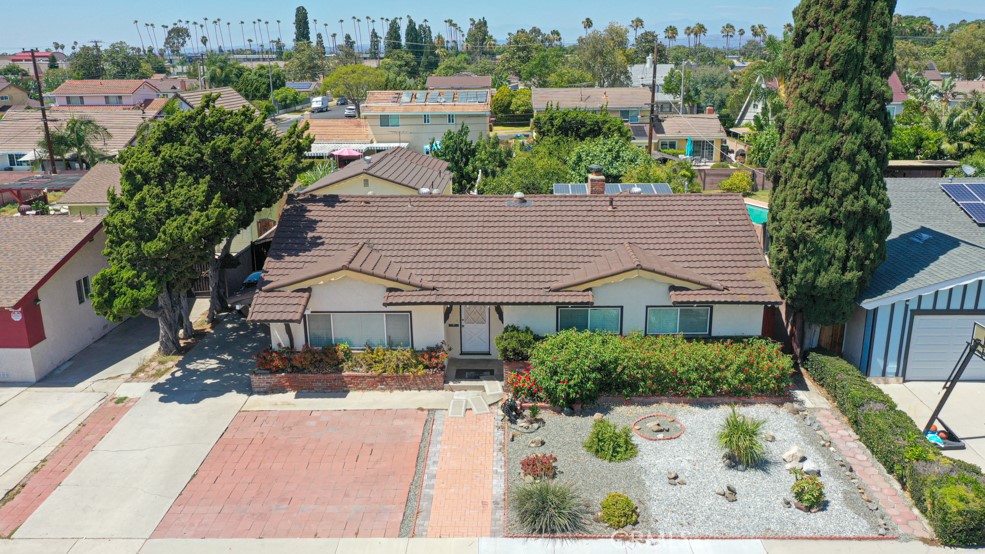 1641 W Buena Vista