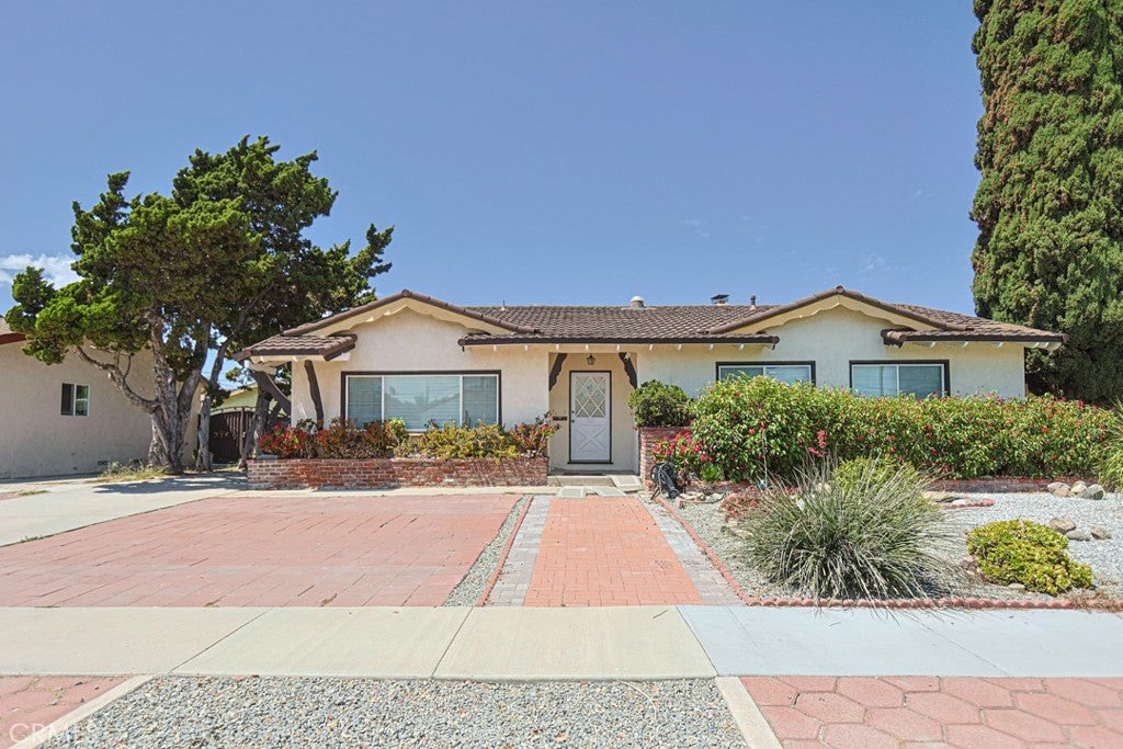 1641 W Buena Vista