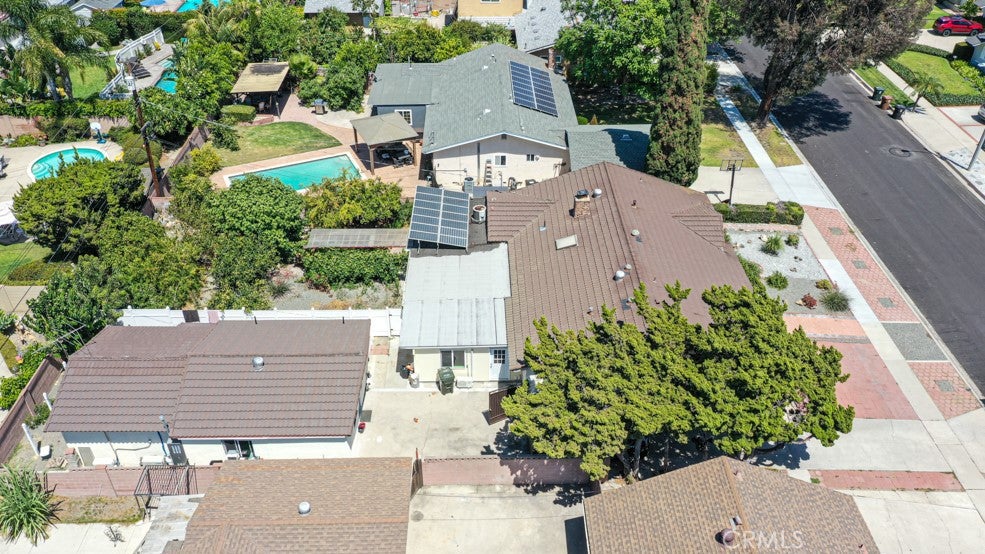 1641 W Buena Vista