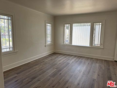 Photo of 901 S Berendo Street, Los Angeles, CA 90006 (MLS # 26659101)