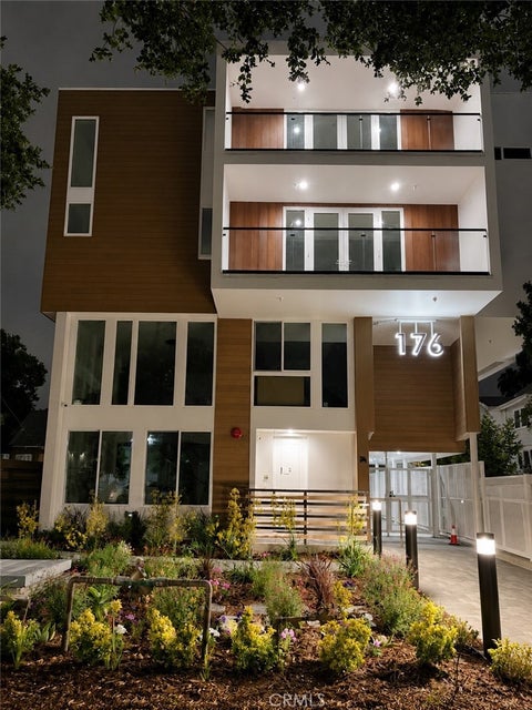 Tiny photo for 176 N Catalina Ave #402, Pasadena, CA 91106 (MLS # AR26225638)