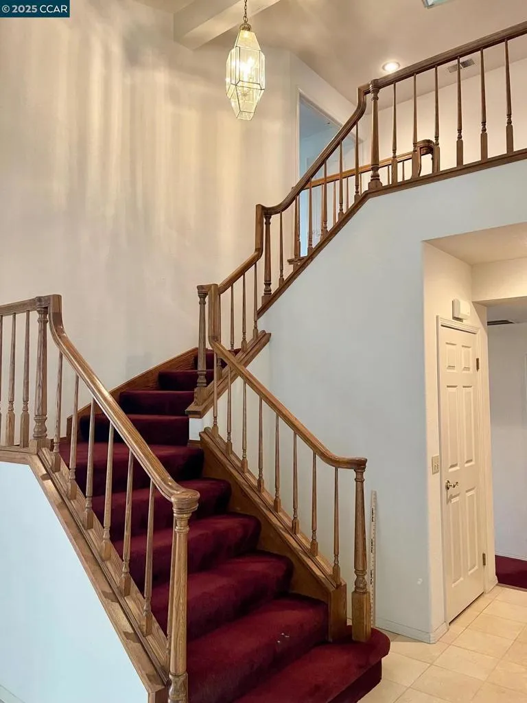 Pleasanton, California 94588, United States, 5 Bedrooms Bedrooms, ,3 BathroomsBathrooms,Residential,Pending,227786